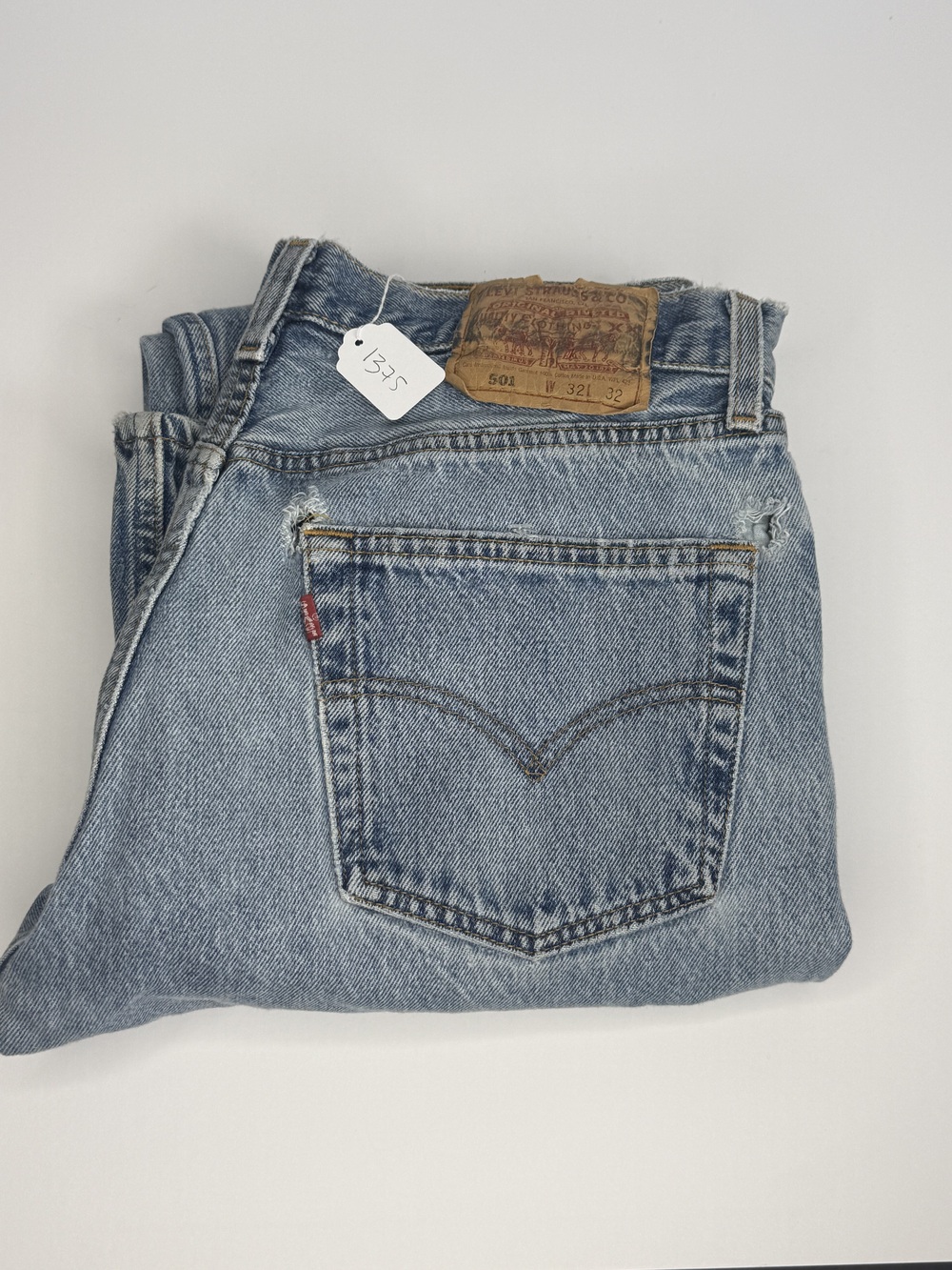 PF-1375 Levi's 501 Distressed Jeans